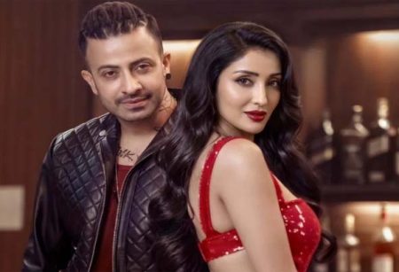 ‘ভাষায় প্রকাশ করার মতো নয় এমন মুহূর্ত’