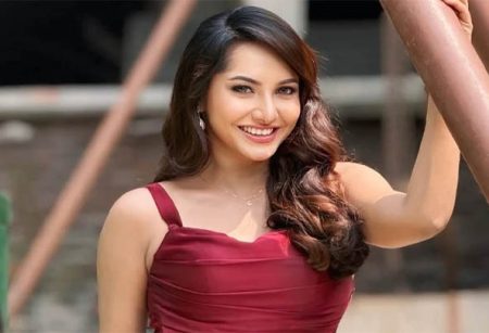 সিনেমার কথা অফিশিয়ালি জানাব : ফারিন খান