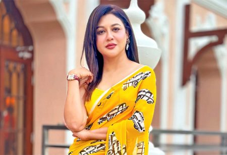 ফিরছে জয়ার আজও অর্ধাঙ্গিনী