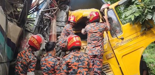 চাঁদপুরে বাস-ট্রাকের মুখোমুখি সংঘর্ষে নিহত ৩, আহত ১৮