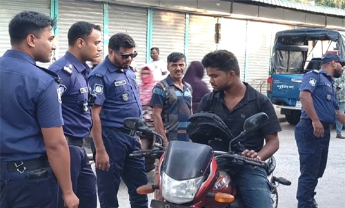 মোংলায় অপরাধ-নাশকতা ঠেকাতে পুলিশের টহল জোরদার