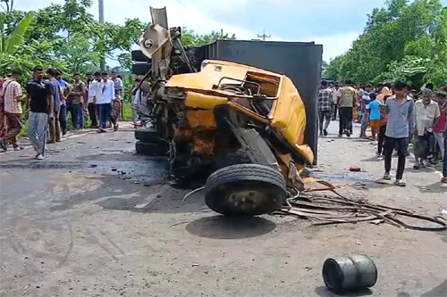গোপালগঞ্জে বাস-ট্রাকের মুখোমুখি সংঘর্ষ, নারীসহ নিহত ৩