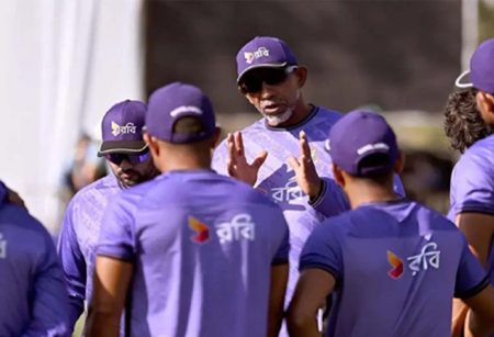 এশিয়ার বাইরেও নিজেদের সামর্থ্য প্রমাণ করতে চায় বাংলাদেশ: সিমন্স