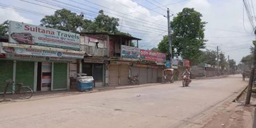 চাঁপাইনবাবগঞ্জে শ্রমিক বিরোধে সব রুটে বাস-ট্রাক চলাচল বন্ধ
