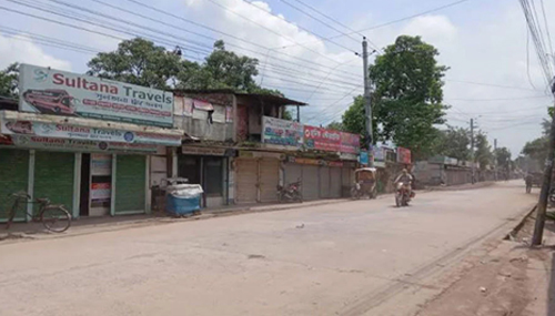 চাঁপাইনবাবগঞ্জে শ্রমিক বিরোধে সব রুটে বাস-ট্রাক চলাচল বন্ধ