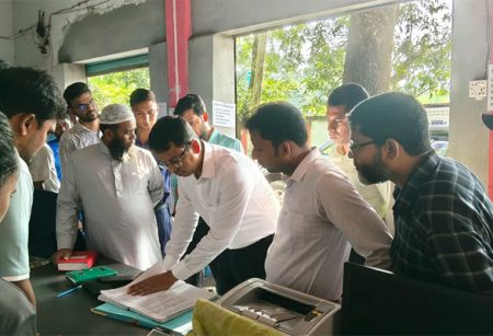 জয়পুরহাটে সারের গোডাউনে ভ্রাম্যমাণ আদালতের অভিযান, ৩ ব্যবসায়ীকে জরিমানা