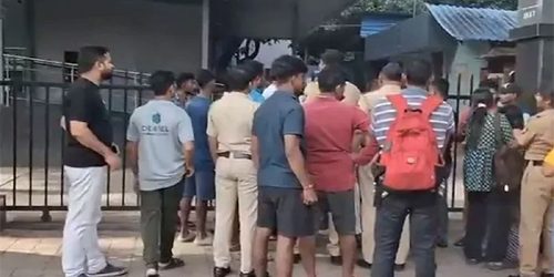 ফোনে কথা বলতে বলতে শিশুকে গাড়িচাপা, ভারতে নারী গ্রেফতার
