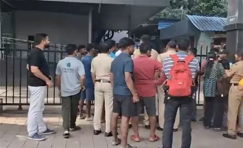 ফোনে কথা বলতে বলতে শিশুকে গাড়িচাপা, ভারতে নারী গ্রেফতার