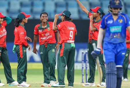 বোলারদের দাপটে আরব আমিরাতকে হারিয়ে সেমিফাইনালে বাংলাদেশ