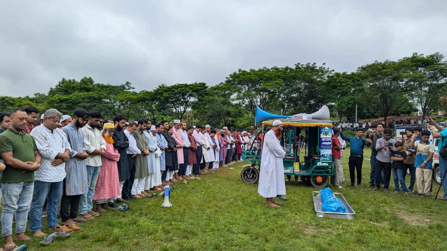 কুবি ক্যাম্পাসে অপ্রতিমের প্রথম জানাজা, শোকে ভারী পুরো প্রাঙ্গণ
