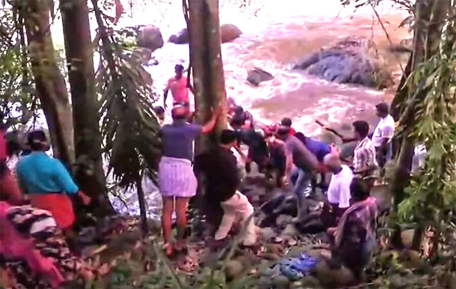 কেরালায় ভারী বৃষ্টি ও ভূমিধসে ৫ জনের মৃত্যু, নিখোঁজ ২