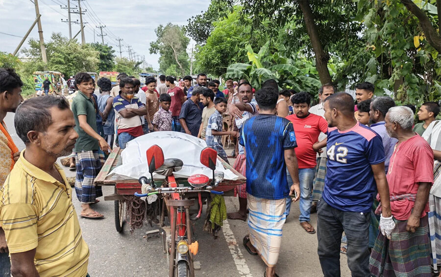 নরসিংদীতে সিএনজি ও কাভার্ডভ্যানের সংঘর্ষে ২ যাত্রী নিহত