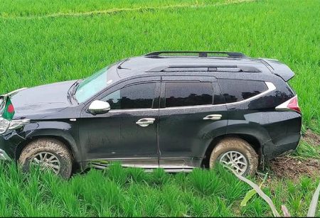 প্রতিমন্ত্রীকে বহনকারী গাড়ি ছিটকে পড়ল ধানক্ষেতে, গুরুতর আহত নারী পথচারী