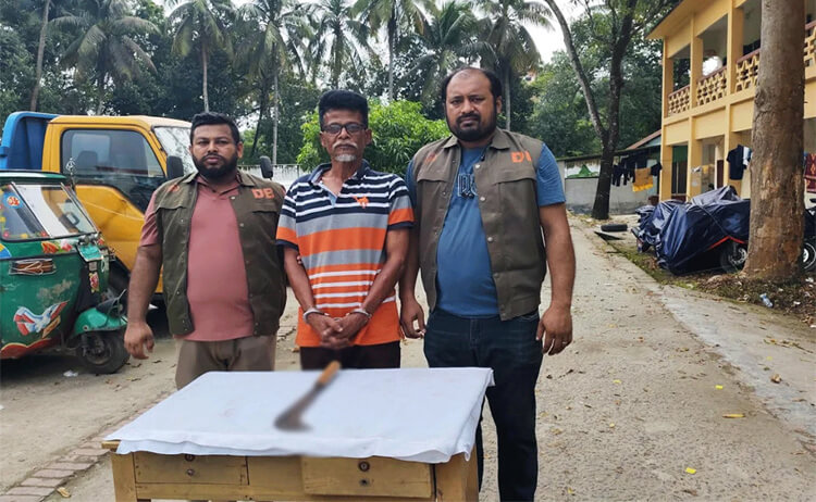 বোন-ভাতিজাকে কুপিয়ে হত্যা, প্রধান আসামি ট্রেন থেকে গ্রেফতার