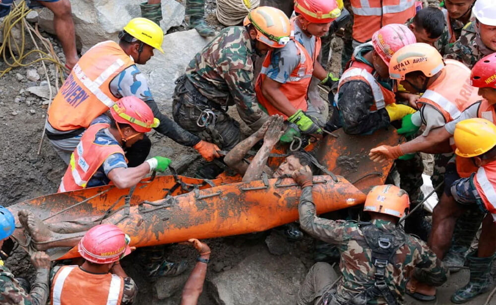 নেপালে ভয়াবহ বন্যা-ভূমিধস: সুড়ঙ্গের ‘এয়ার পকেটে’ ৯ দিন বেঁচে ছিলেন দুই জলবিদ্যুৎকর্মী