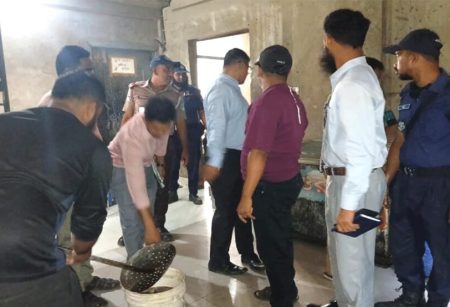 মিষ্টির সিরায় মরা পোকা, অস্বাস্থ্যকর পরিবেশে বেকারি; জরিমানা ১ লাখ