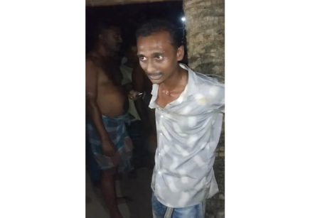 গাজীপুরে বাবাকে হত্যার পর আত্মগোপনে, প্রতিবেশীর বাড়ি থেকে ছেলে আটক