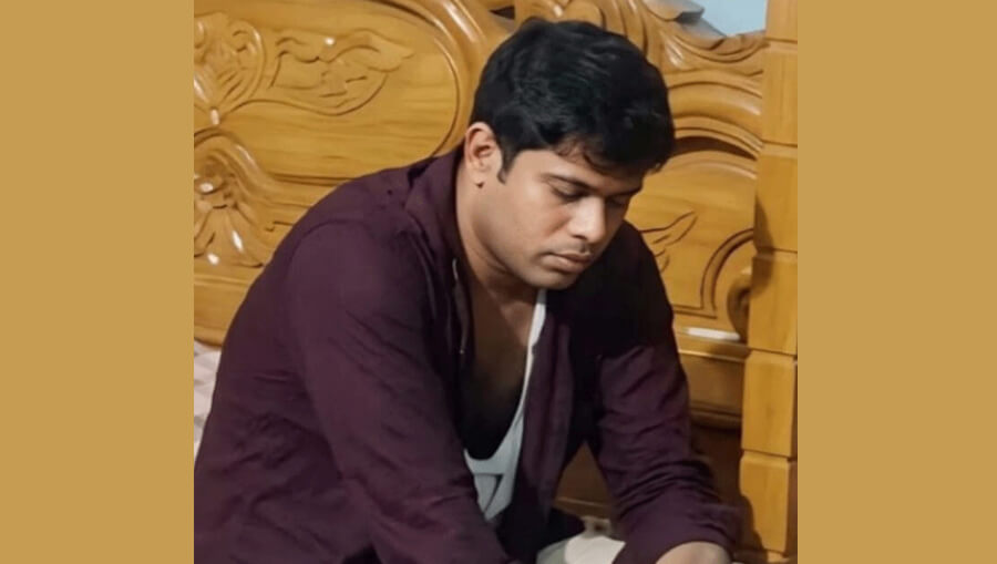 গৃহবধূর সঙ্গে আপত্তিকর অবস্থায় কলেজশিক্ষক, গণপিটুনির পর বরখাস্ত