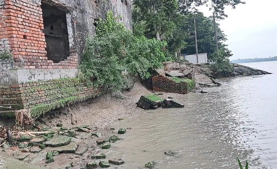 বাগেরহাটের সাত নদীতে তীব্র ভাঙন, বিলীন হচ্ছে ঘরবাড়ি-ফসলি জমি
