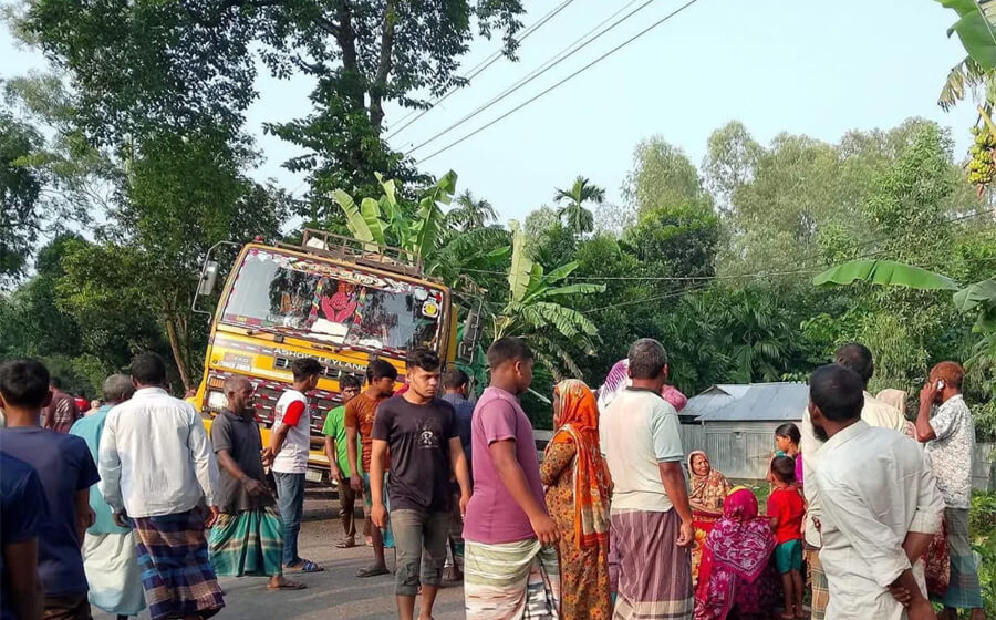 লালমনিরহাটে হাঁটতে বেরিয়ে ট্রাকচাপায় দুই নারীর মৃত্যু