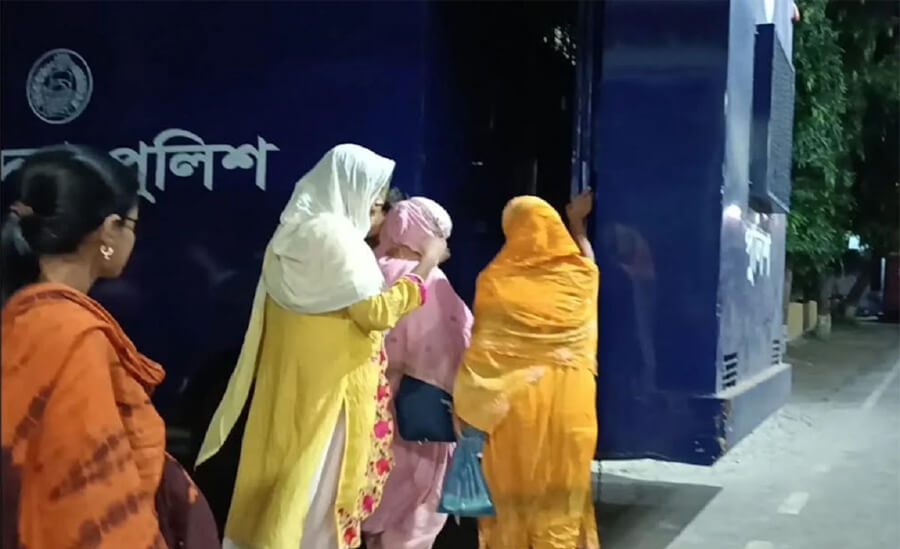 সাবেক স্বামীর ছবি-ভিডিও ছড়িয়ে ব্ল্যাকমেইলের অভিযোগ, স্কুলশিক্ষিকা কারাগারে