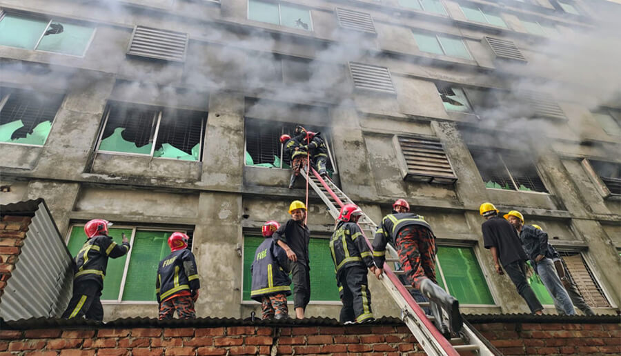 গাজীপুরে পোশাক কারখানায় আগুন, ৯ ইউনিটের নিয়ন্ত্রণে; উদ্ধার ৬৯
