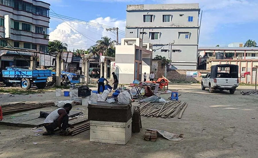টঙ্গীবাড়ীতে অনুমোদনহীন মেলার স্টল অপসারণ করল প্রশাসন