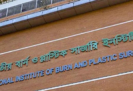 টঙ্গীতে গ্যাস বিস্ফোরণে একই পরিবারের ৩ জন দগ্ধ, শরীর পুড়েছে ৯৫ শতাংশ পর্যন্ত